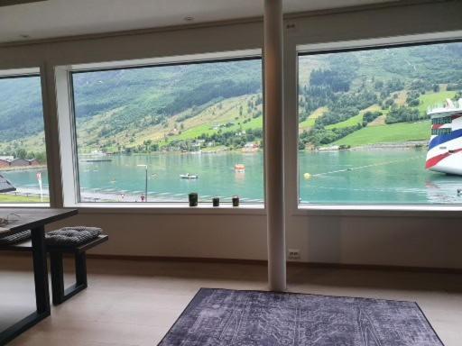 Moderne Panoramaleilighet 3-Roms I Olden Luaran gambar
